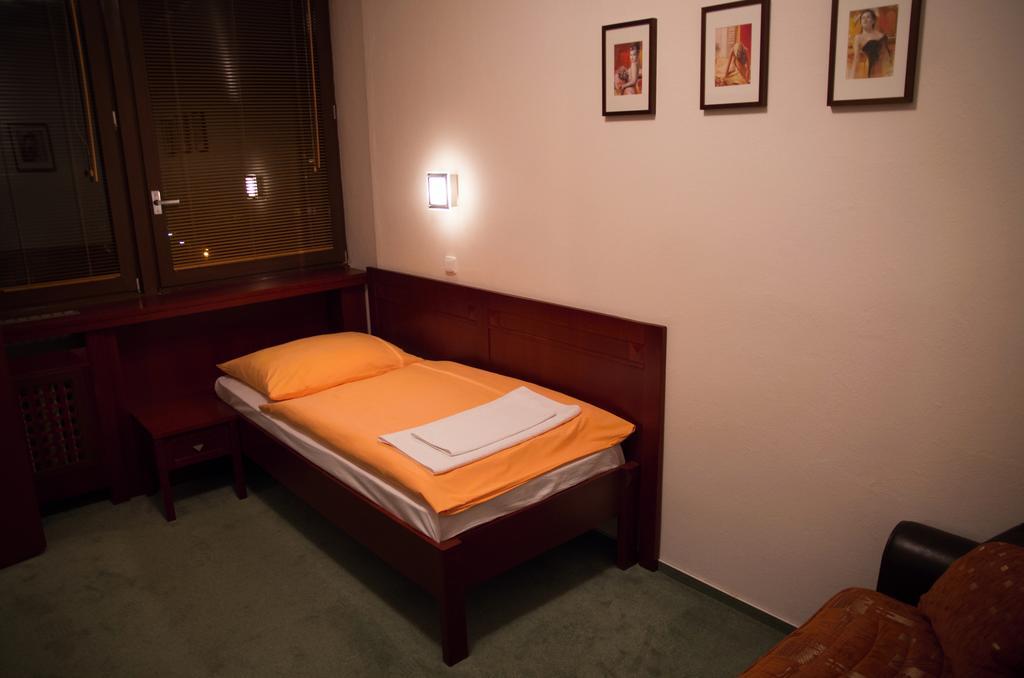 Hotel Bothe Považská Bystrica Dış mekan fotoğraf